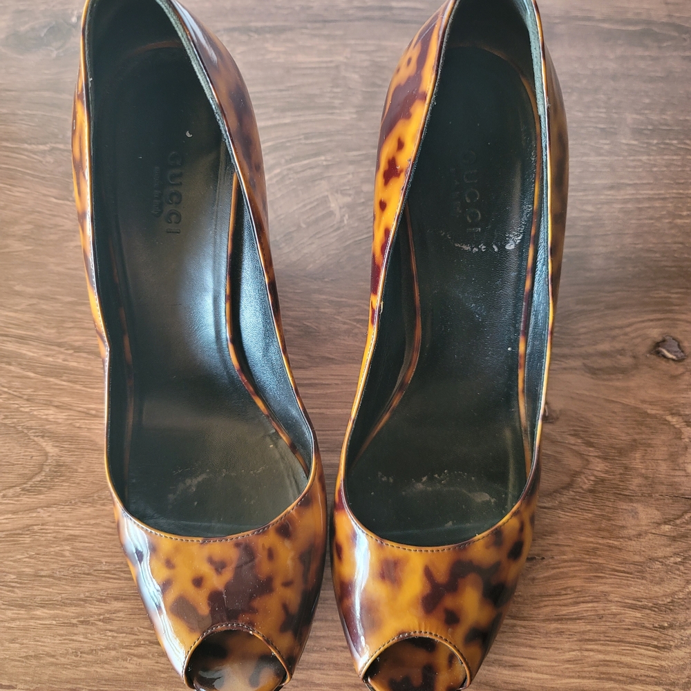 Gucci Women's Tortoiseshell Peep Toe Wedges - Picture 7 of 9